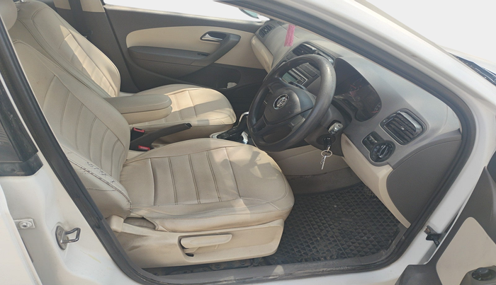 2015 Volkswagen Vento HIGHLINE 1.5 AT, Diesel, Automatic, 1,55,896 km, interior