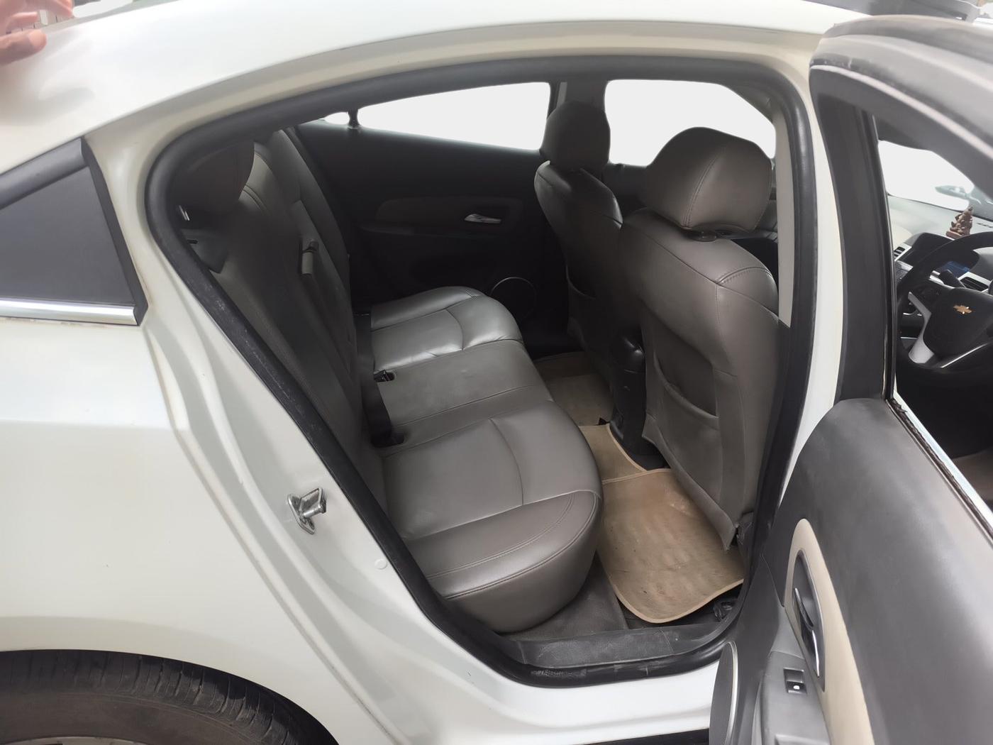 2010 Chevrolet Cruze LTZ, Diesel, Manual, 1,94,877 km, interior
