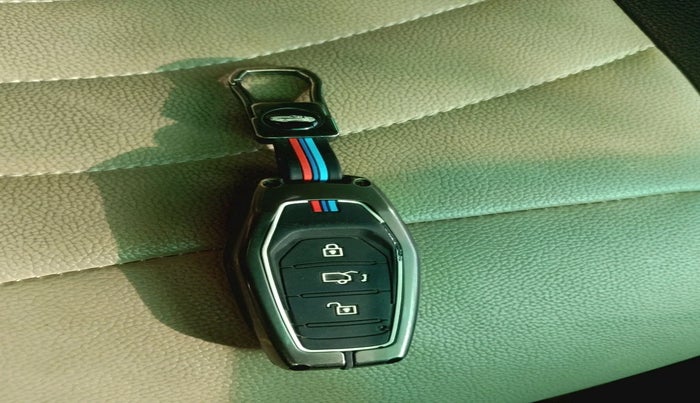 2018 Mahindra XUV500 W7, Diesel, Manual, 1,34,933 km, interior