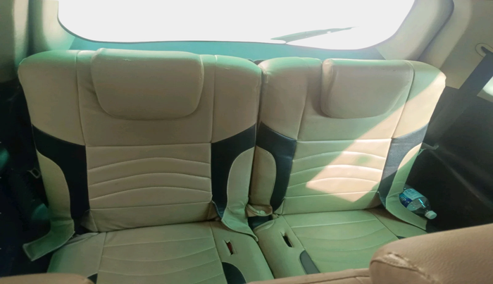 2018 Mahindra XUV500 W7, Diesel, Manual, 1,34,933 km, interior