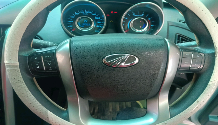2018 Mahindra XUV500 W7, Diesel, Manual, 1,34,933 km, interior