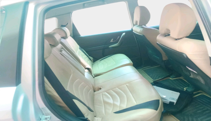 2018 Mahindra XUV500 W7, Diesel, Manual, 1,34,933 km, interior