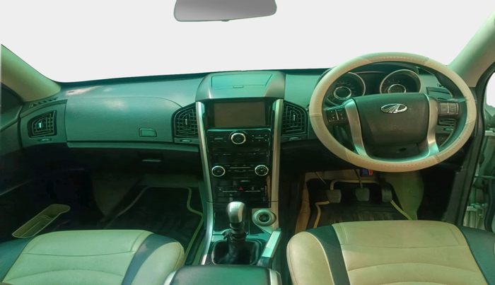 2018 Mahindra XUV500 W7, Diesel, Manual, 1,34,933 km, interior