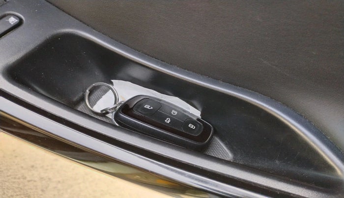 2022 Tata NEXON XZ PLUS (PREMIUM) KAZIRANGA PETROL, Petrol, Manual, 44,396 km, interior