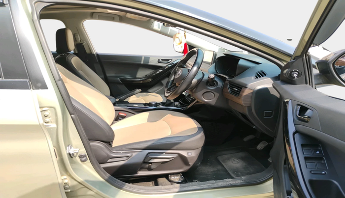 2022 Tata NEXON XZ PLUS (PREMIUM) KAZIRANGA PETROL, Petrol, Manual, 44,396 km, interior