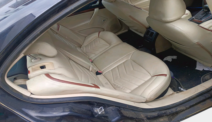 2011 Skoda Laura ELEGANCE 2.0 TDI CR AT, Diesel, Automatic, 1,98,520 km, interior