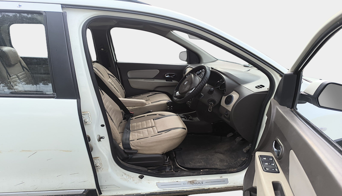 2016 Renault Lodgy 110 PS RXZ STEPWAY 7 STR, Diesel, Manual, 1,20,430 km, interior