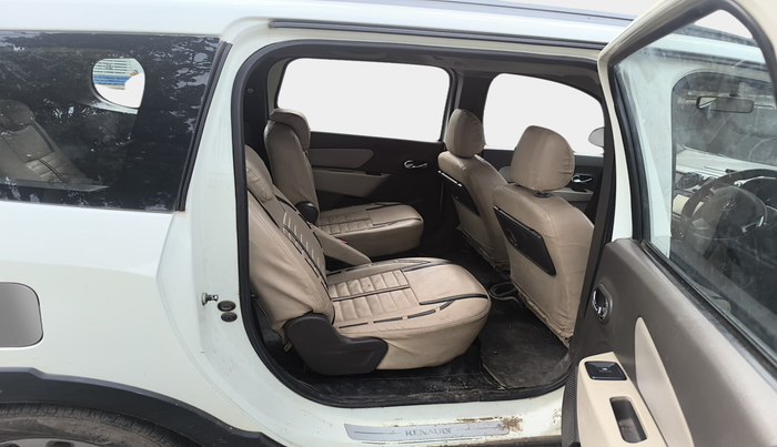 2016 Renault Lodgy 110 PS RXZ STEPWAY 7 STR, Diesel, Manual, 1,20,430 km, interior
