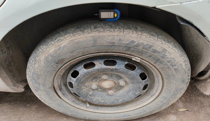 2010 Ford Fiesta ZXI 1.4 DIESEL, Diesel, Manual, 2,32,064 km, tyre