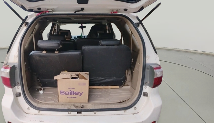 2011 Toyota Fortuner 3.0 4X4 MT, Diesel, Manual, 1,86,135 km, exterior