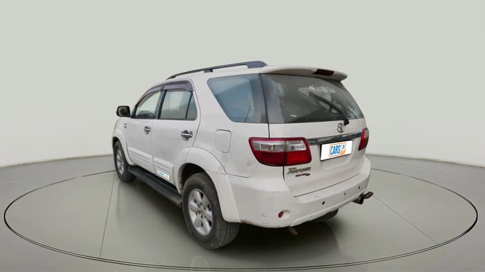 2011 Toyota Fortuner 3.0 4X4 MT, Diesel, Manual, 1,86,135 km, exterior