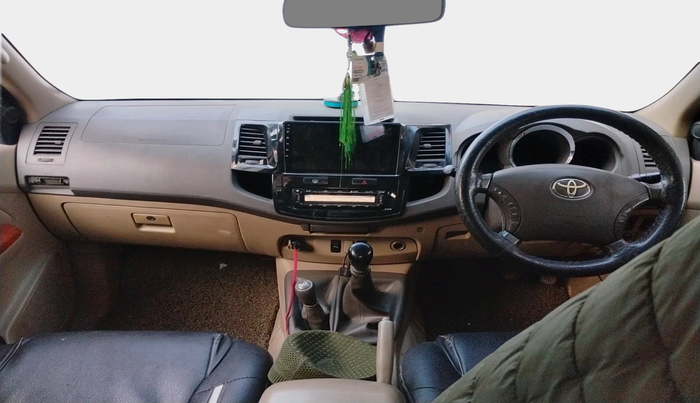 2011 Toyota Fortuner 3.0 4X4 MT, Diesel, Manual, 1,86,135 km, interior