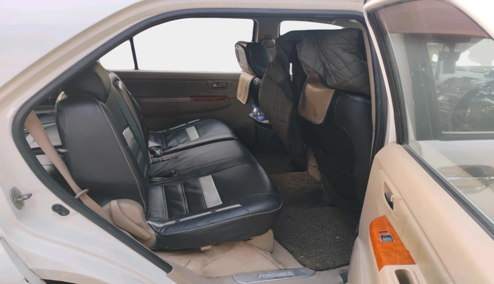 2011 Toyota Fortuner 3.0 4X4 MT, Diesel, Manual, 1,86,135 km, interior