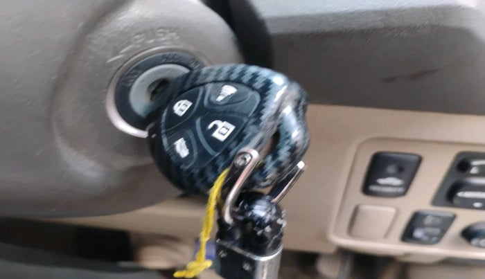 2011 Toyota Fortuner 3.0 4X4 MT, Diesel, Manual, 1,86,135 km, interior