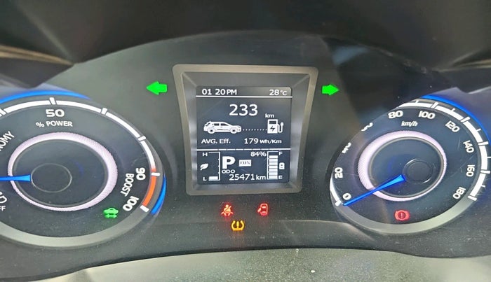 2023 Mahindra XUV400 EL 7.2 KW, Electric, Automatic, 25,471 km, interior