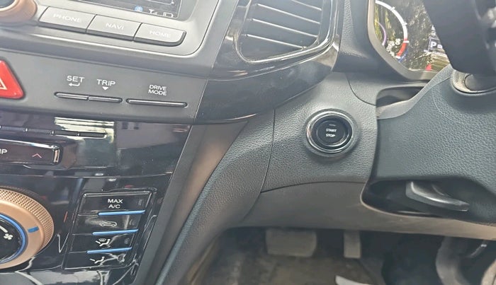 2023 Mahindra XUV400 EL 7.2 KW, Electric, Automatic, 25,471 km, interior