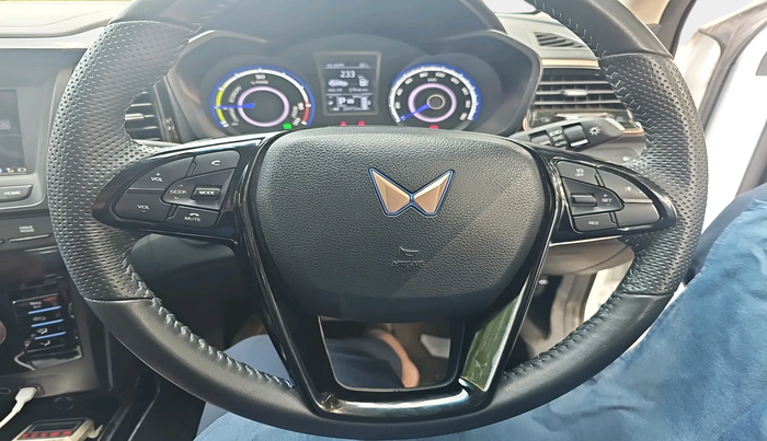 2023 Mahindra XUV400 EL 7.2 KW, Electric, Automatic, 25,471 km, interior