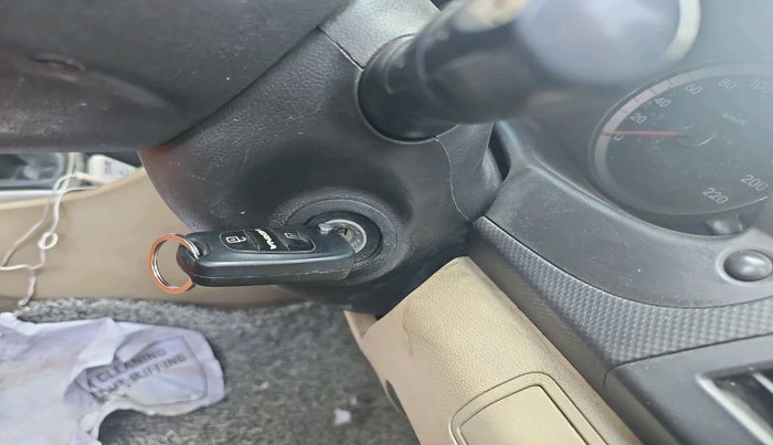 2011 Hyundai Verna FLUIDIC 1.6 CRDI EX, Diesel, Manual, 2,85,600 km, interior