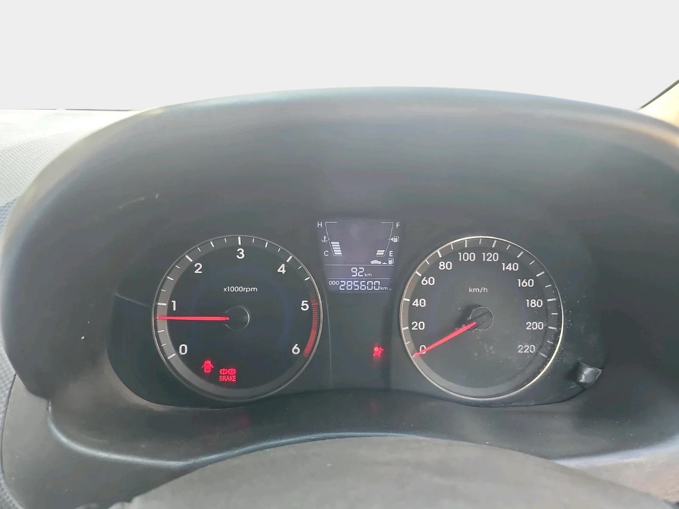 2011 Hyundai Verna FLUIDIC 1.6 CRDI EX, Diesel, Manual, 2,85,600 km, interior