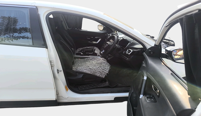 2020 Tata Harrier XT 2.0L KRYOTEC, Diesel, Manual, 73,678 km, interior