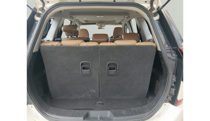 2019 Mahindra XUV500 W11, Diesel, Manual, 1,69,918 km, exterior