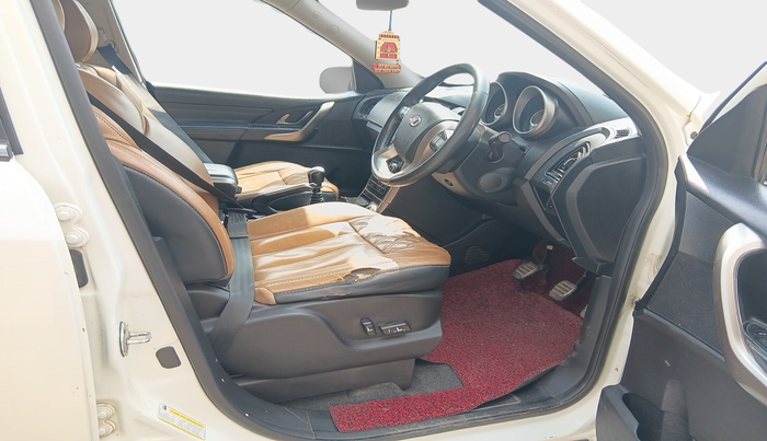 2019 Mahindra XUV500 W11, Diesel, Manual, 1,69,918 km, interior