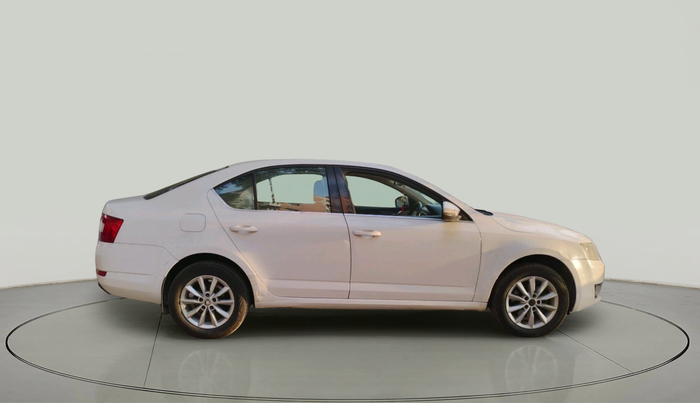 2014 Skoda Octavia ELEGANCE 2.0 TDI AT, Diesel, Automatic, 1,26,459 km, exterior