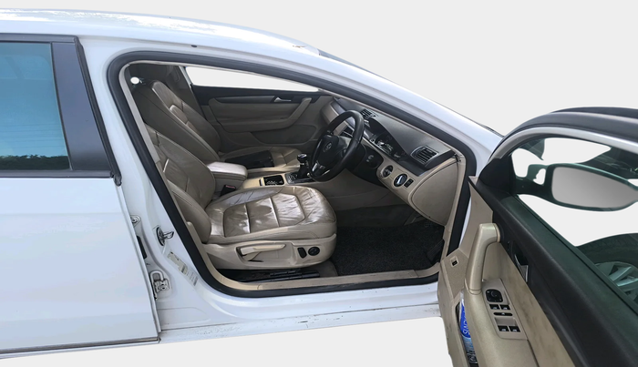 2012 Volkswagen Passat TRENDLINE MT, Diesel, Manual, 1,67,939 km, interior