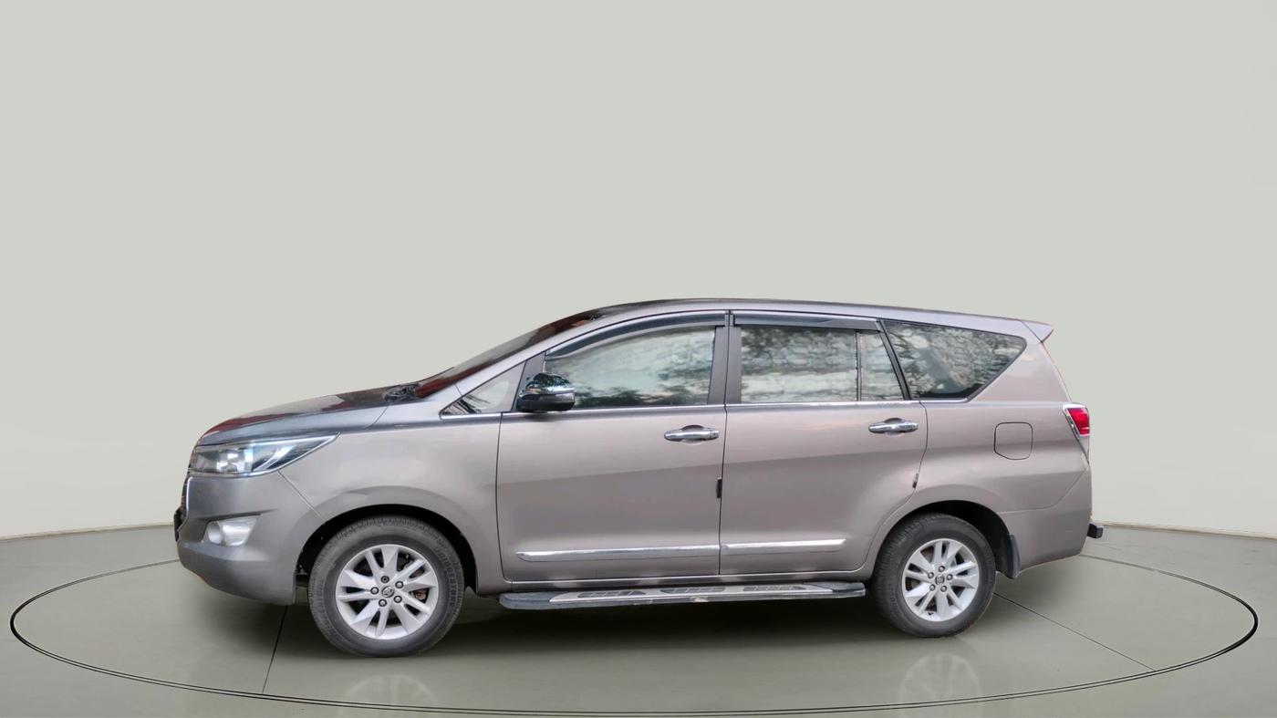 2017 Toyota Innova Crysta 2.4 G 8 STR, Diesel, Manual, 1,52,229 km, exterior