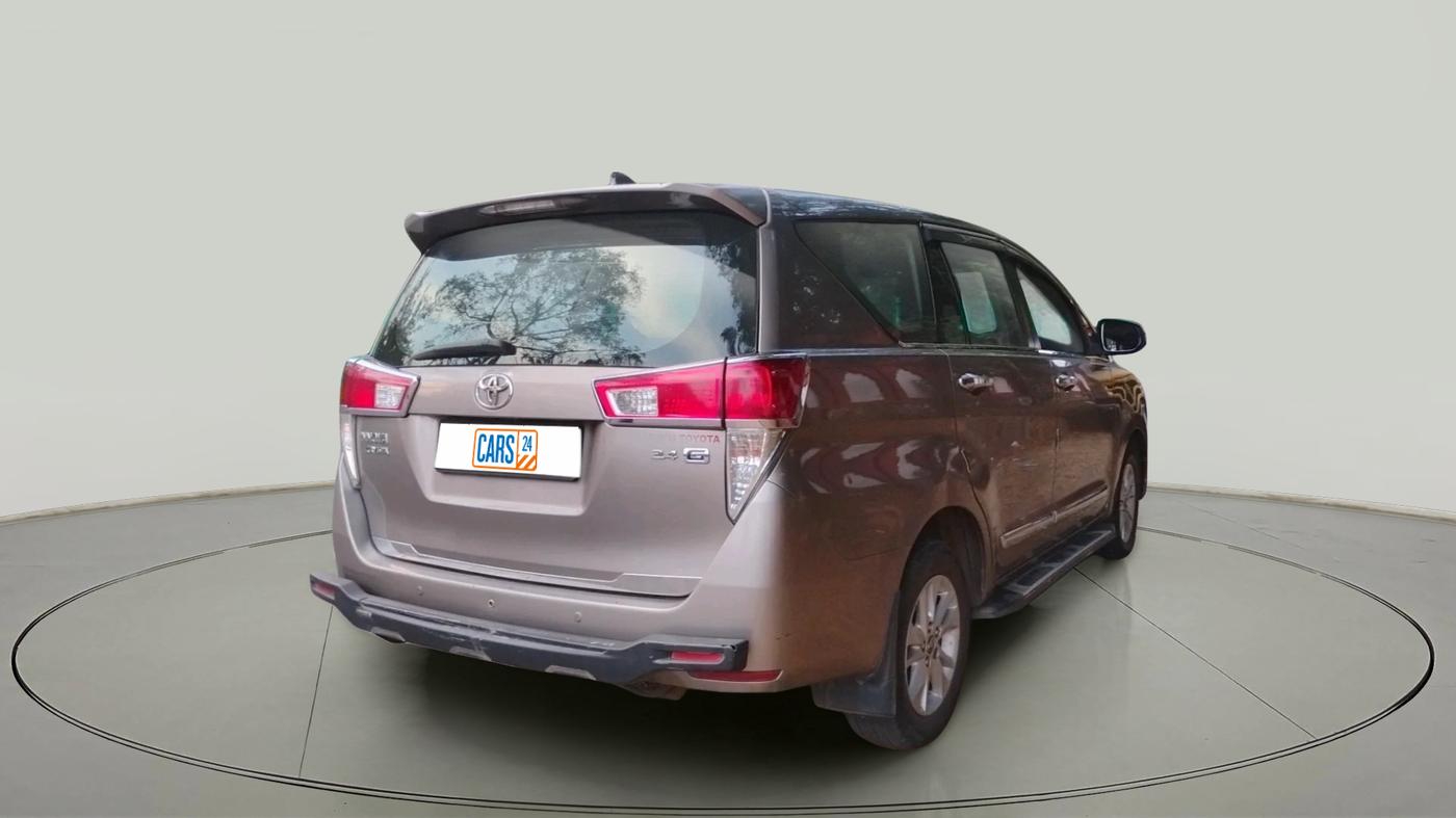 2017 Toyota Innova Crysta 2.4 G 8 STR, Diesel, Manual, 1,52,229 km, exterior