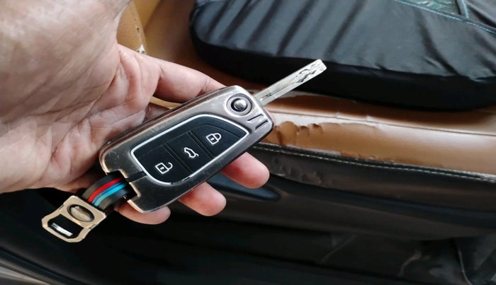 2017 Toyota Innova Crysta 2.4 G 8 STR, Diesel, Manual, 1,52,229 km, interior