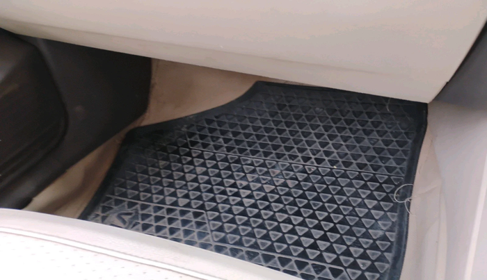 2013 Volkswagen Vento HIGHLINE 1.6 MPI, Petrol, Manual, 96,434 km, interior