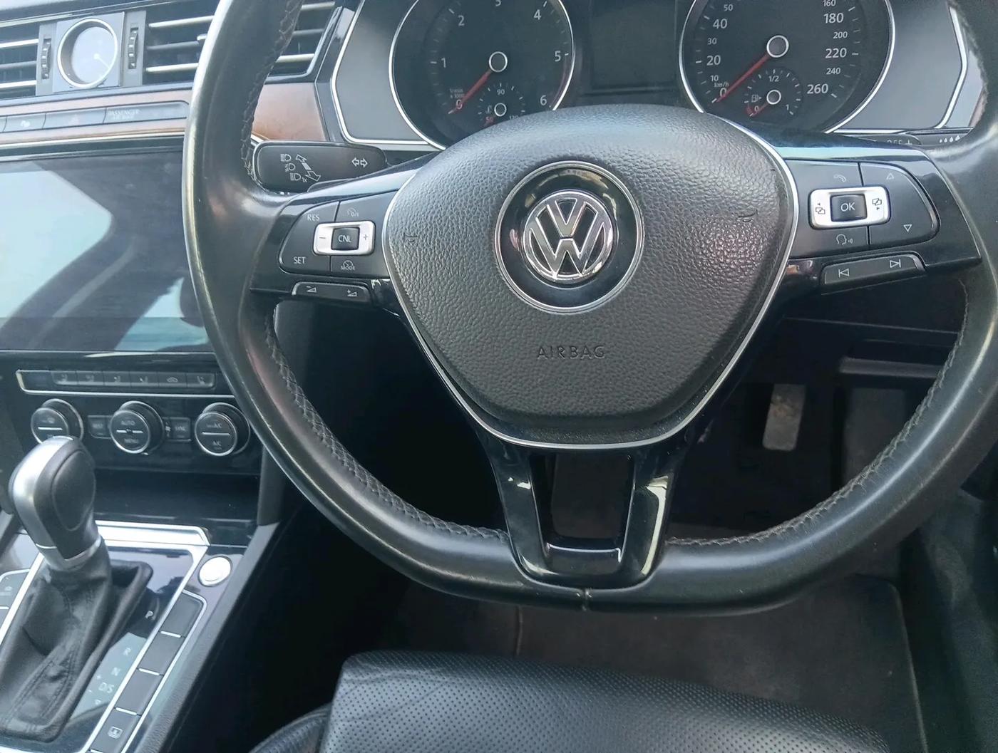 2018 Volkswagen Passat HIGHLINE DSG, Diesel, Automatic, 1,19,000 km, interior