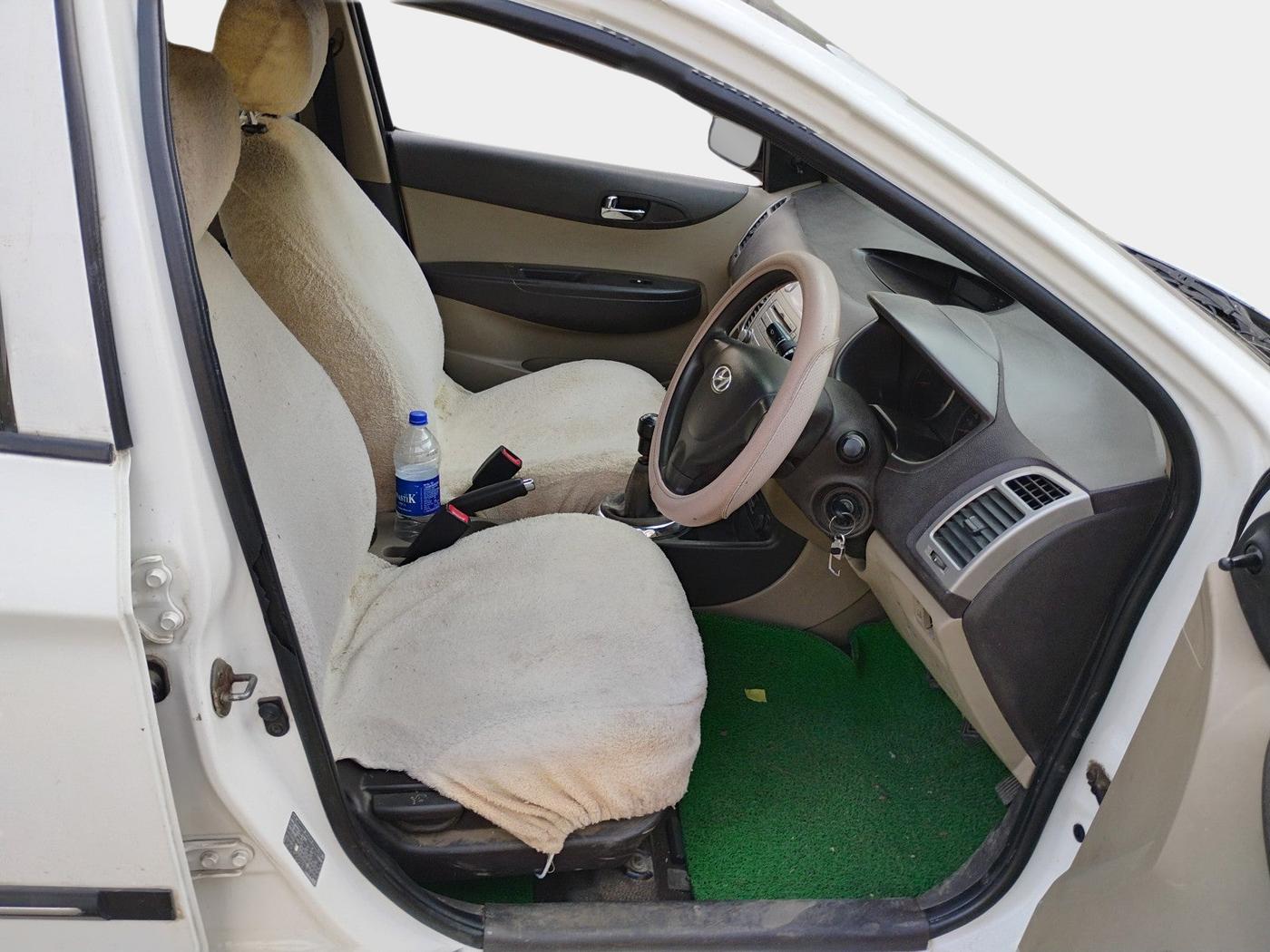 2010 Hyundai i20 MAGNA 1.2, Petrol, Manual, 1,50,418 km, interior