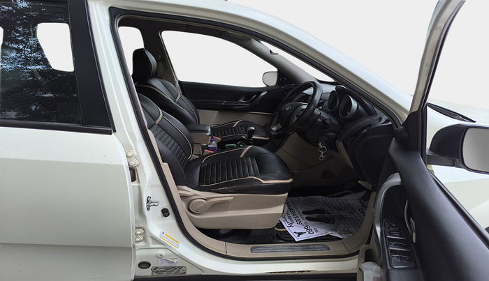 2018 Mahindra XUV500 W6, Diesel, Manual, 1,50,416 km, interior