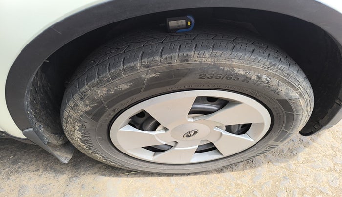 2018 Mahindra XUV500 W6, Diesel, Manual, 1,50,416 km, tyre