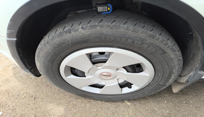 2018 Mahindra XUV500 W6, Diesel, Manual, 1,50,416 km, tyre