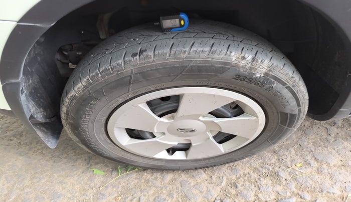 2018 Mahindra XUV500 W6, Diesel, Manual, 1,50,416 km, tyre