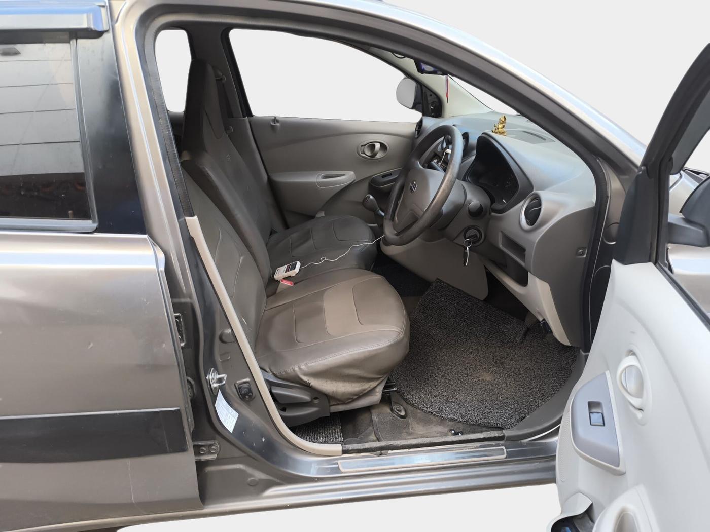 2015 Datsun Go Plus T, Petrol, Manual, 1,20,684 km, interior