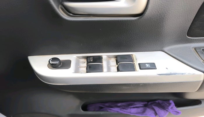 2012 Maruti Wagon R 1.0 VXI, Petrol, Manual, 1,04,446 km, interior