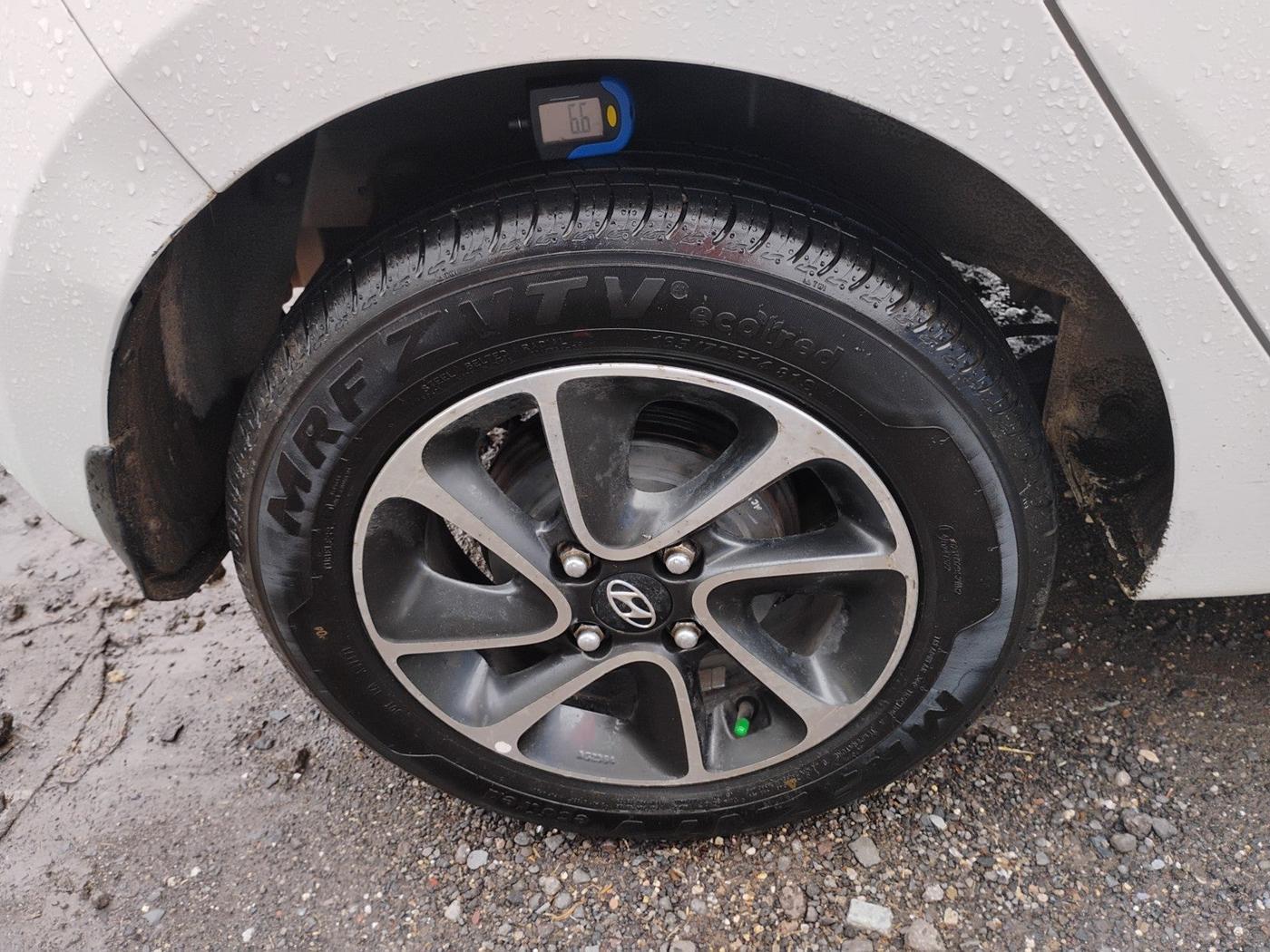 2017 Hyundai Grand i10 ASTA U2 1.2 CRDI, Diesel, Manual, 1,00,000 km, tyre