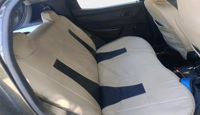 2017 Renault Kwid RXT 1.0, Petrol, Manual, 1,88,452 km, interior