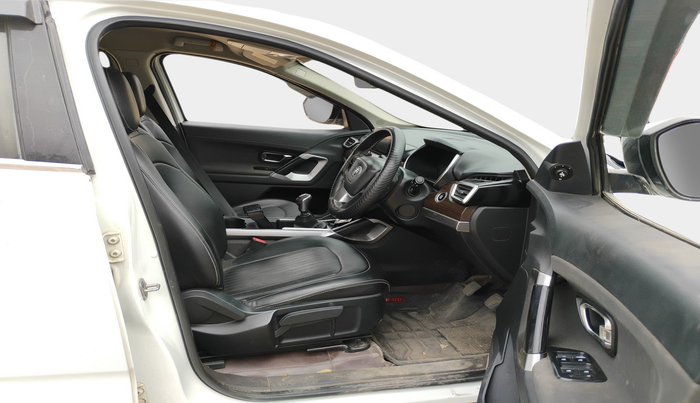 2019 Tata Harrier XT 2.0L KRYOTEC, Diesel, Manual, 1,01,183 km, interior