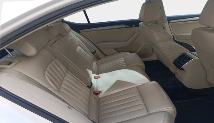 2018 Skoda Superb STYLE 2.0 TDI AT, Diesel, Automatic, 1,41,530 km, interior