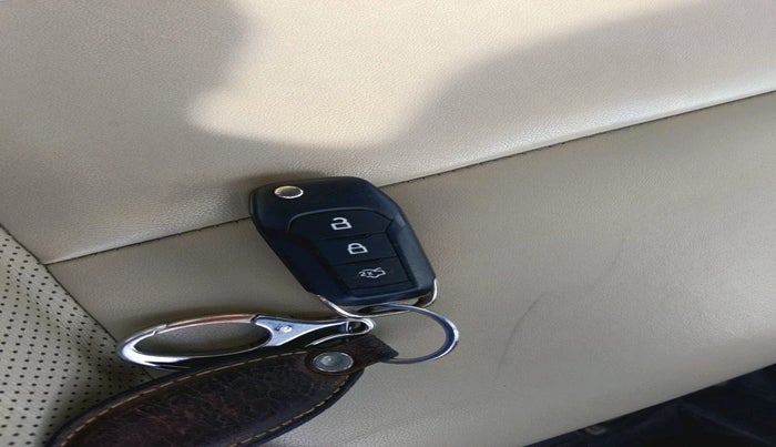 2016 Ford Endeavour TITANIUM 3.2 4X4 AT, Diesel, Automatic, 1,27,235 km, interior