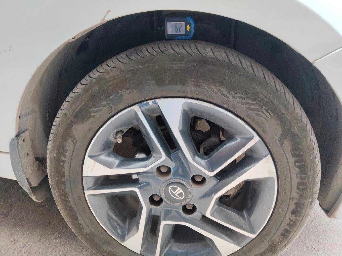 2017 Tata TIGOR XZ (O) PETROL, Petrol, Manual, 98,399 km, tyre