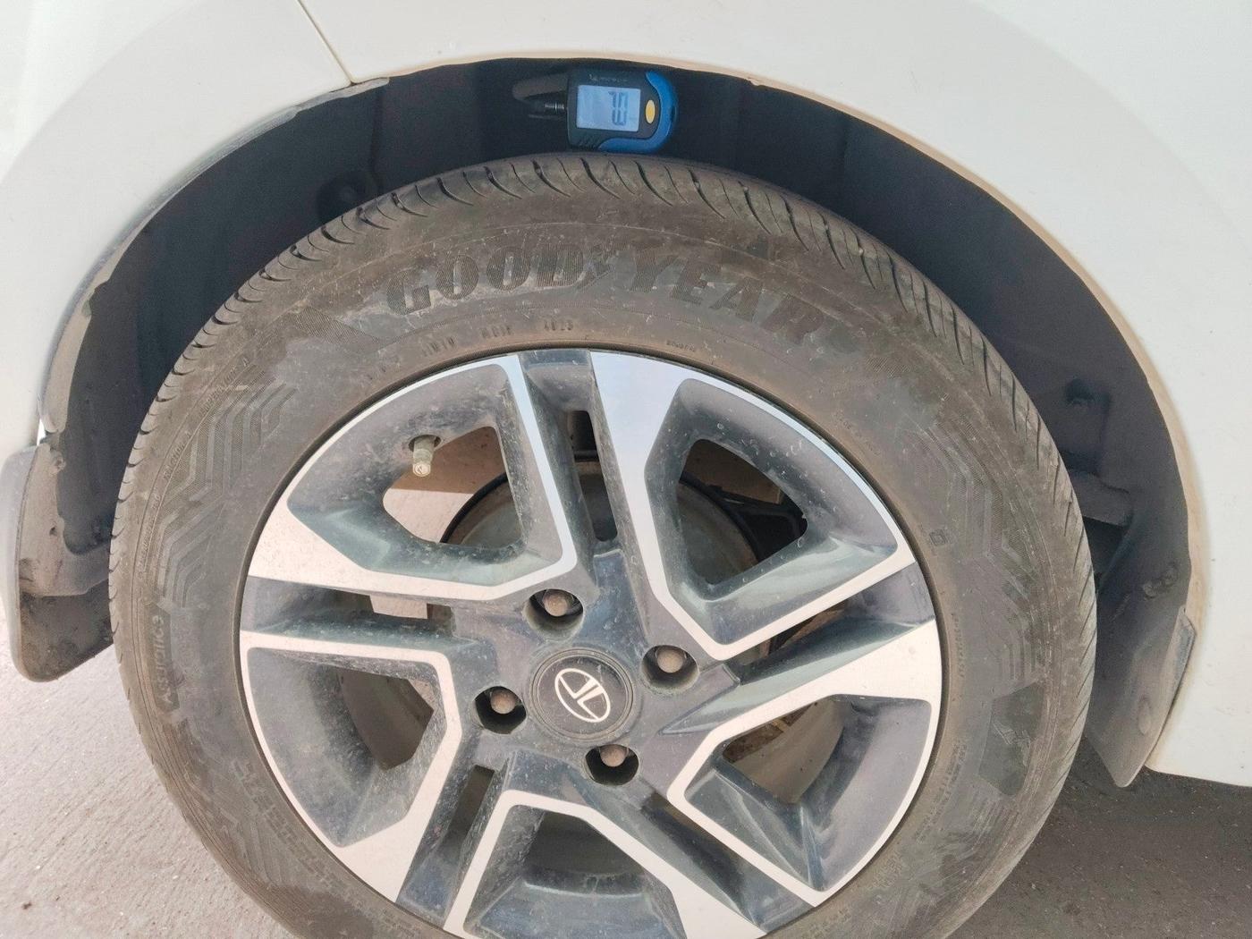 2017 Tata TIGOR XZ (O) PETROL, Petrol, Manual, 98,399 km, tyre