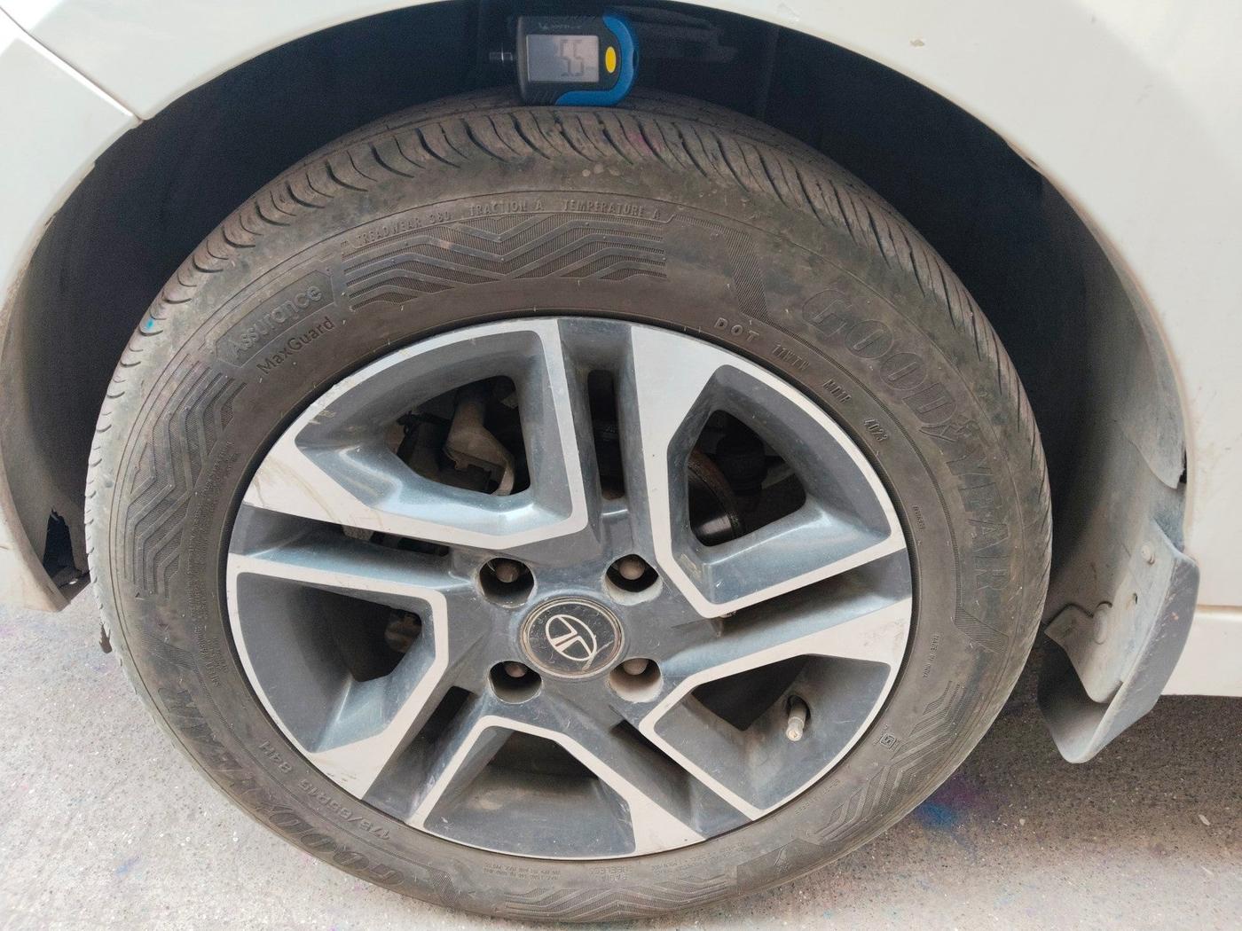 2017 Tata TIGOR XZ (O) PETROL, Petrol, Manual, 98,399 km, tyre