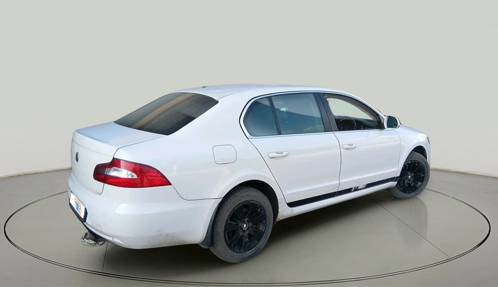 2011 Skoda Superb ELEGANCE 2.0 TDI CR AT, Diesel, Automatic, 1,25,086 km, exterior