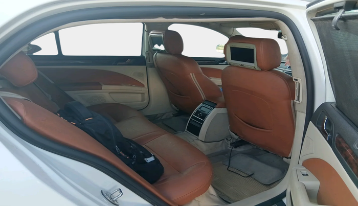 2011 Skoda Superb ELEGANCE 2.0 TDI CR AT, Diesel, Automatic, 1,25,086 km, interior